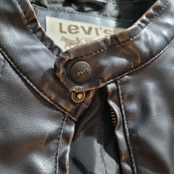 Men's Levi’s Faux Leather Dark Brown Jacket Size Medium Zip Front Front Pockets - Picture 15 of 16